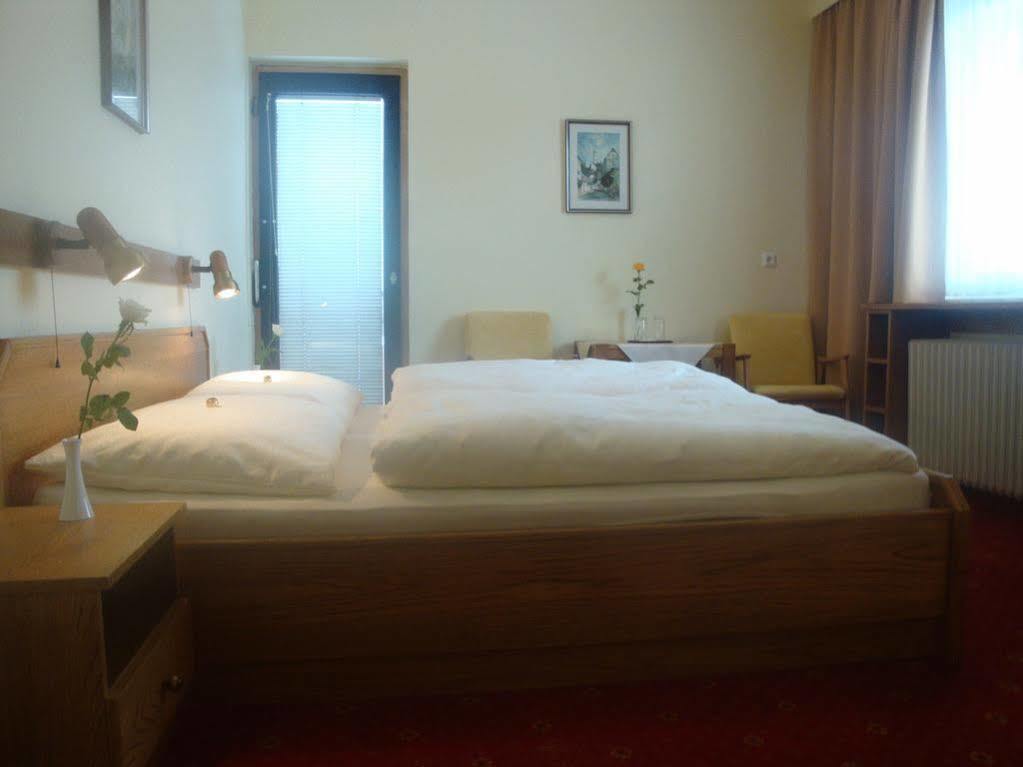 Aurelius Pension Baden bei Wien Zewnętrze zdjęcie
